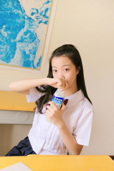 日本人边吃边摸的小视频